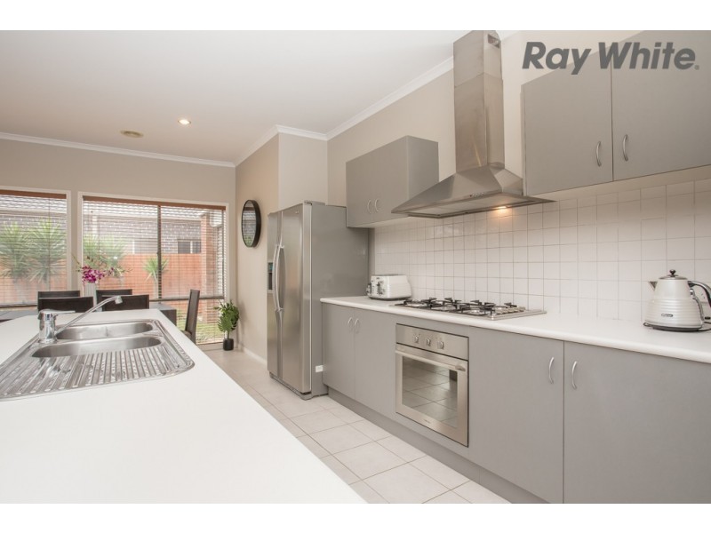 5 York Close, Taylors Hill VIC 3037