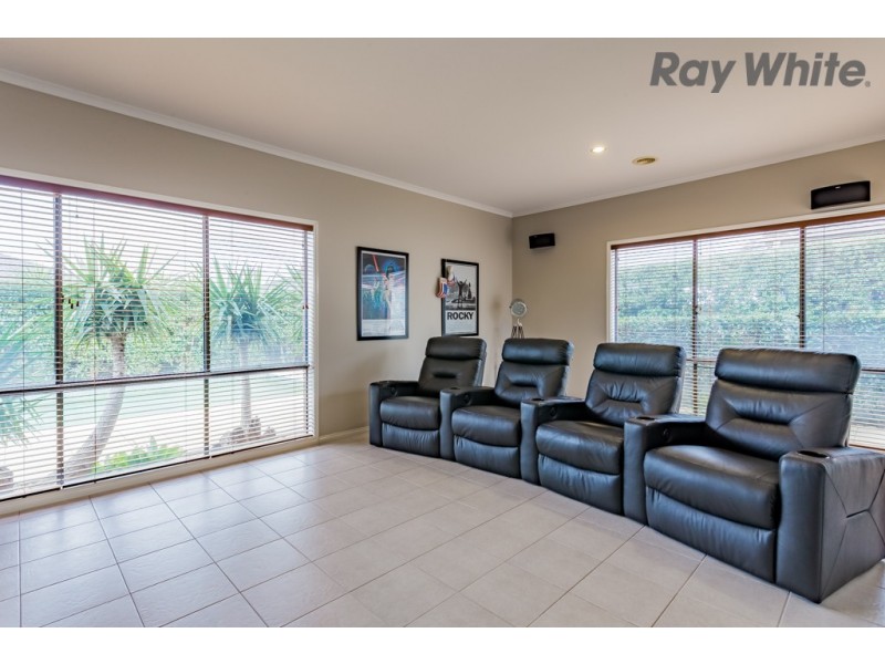 5 York Close, Taylors Hill VIC 3037