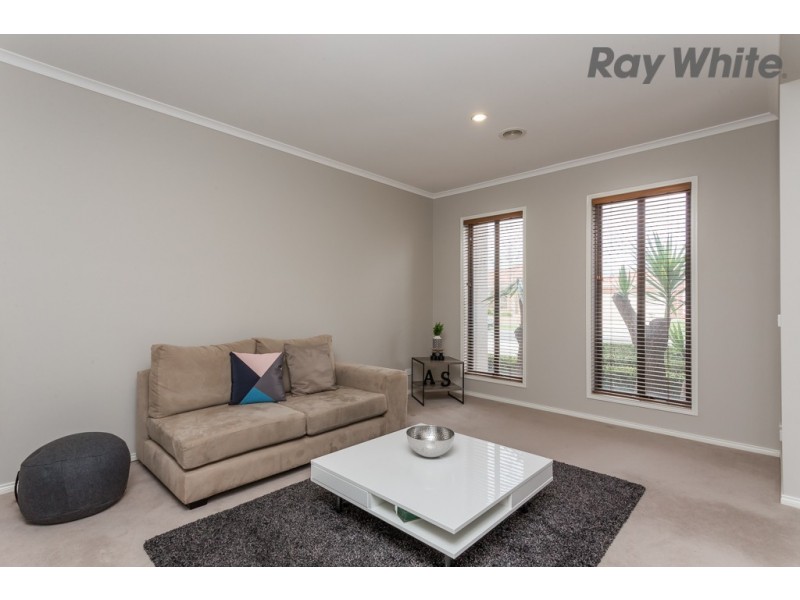5 York Close, Taylors Hill VIC 3037
