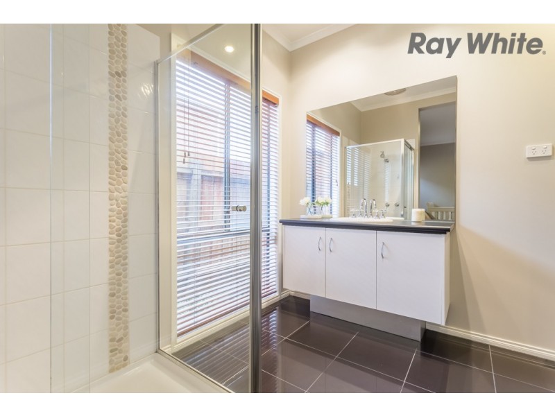 5 York Close, Taylors Hill VIC 3037