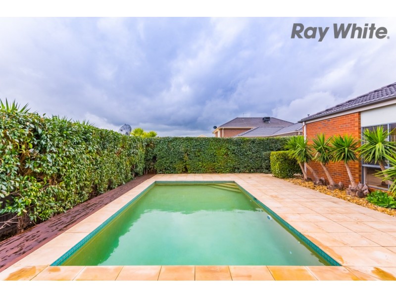 5 York Close, Taylors Hill VIC 3037