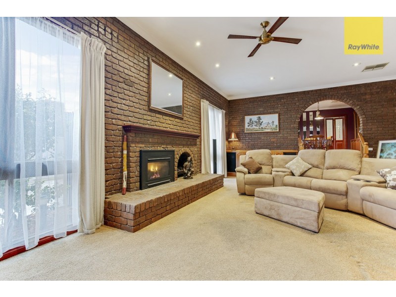 13 Dunraven Court, Sydenham VIC 3037