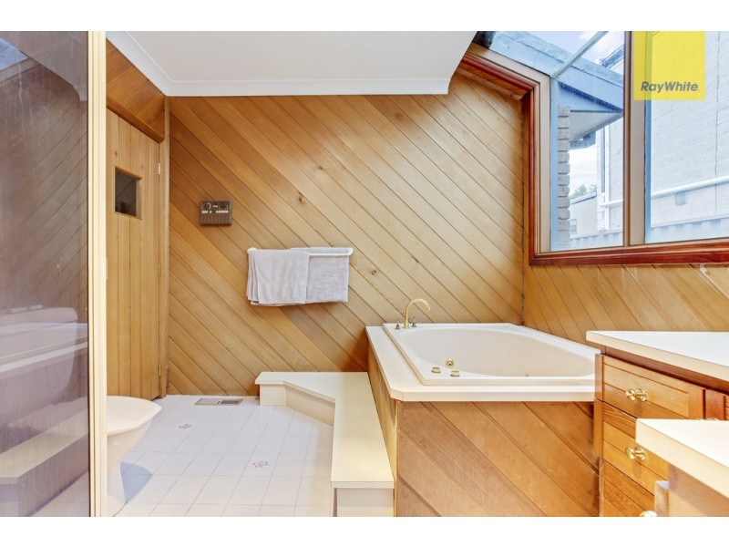 13 Dunraven Court, Sydenham VIC 3037