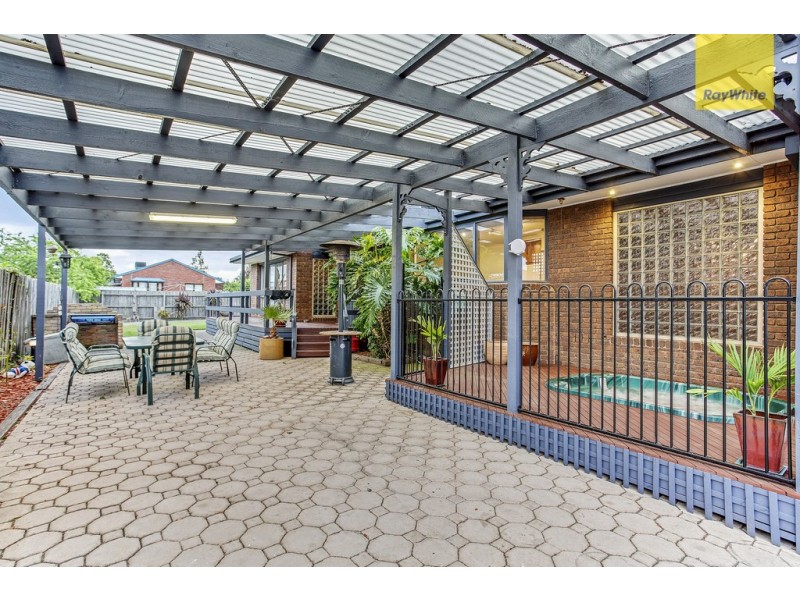 13 Dunraven Court, Sydenham VIC 3037