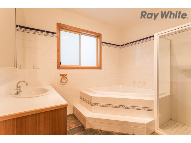 4 Poa Court, Delahey VIC 3037