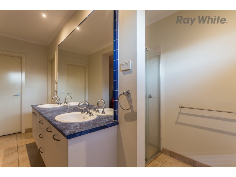 25 St Kilda Parade, Taylors Hill VIC 3037