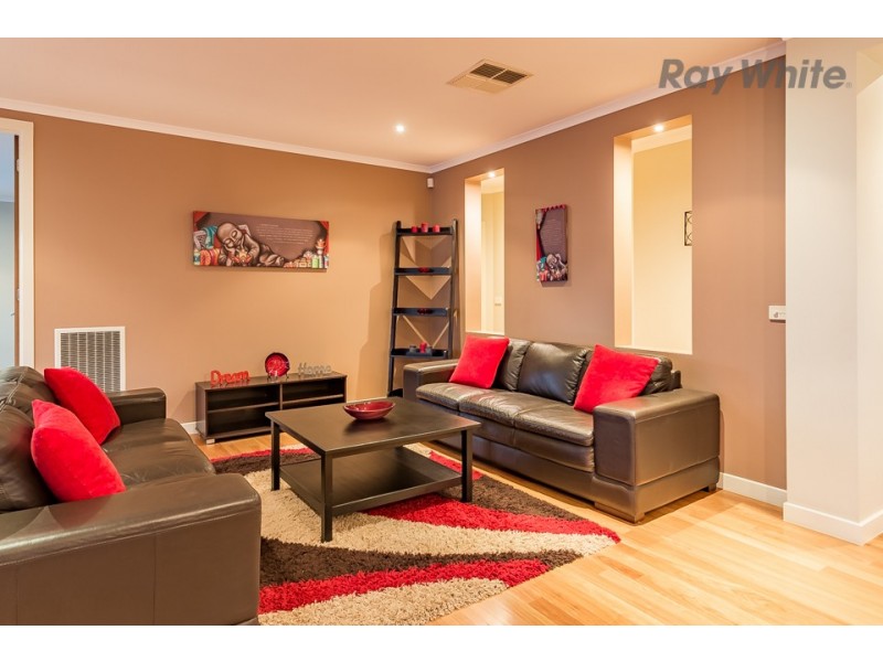 25 St Kilda Parade, Taylors Hill VIC 3037