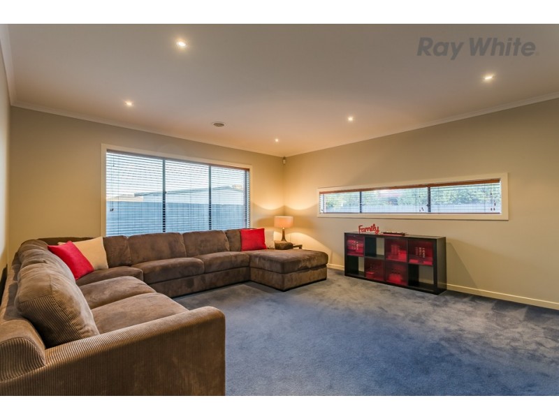 25 St Kilda Parade, Taylors Hill VIC 3037