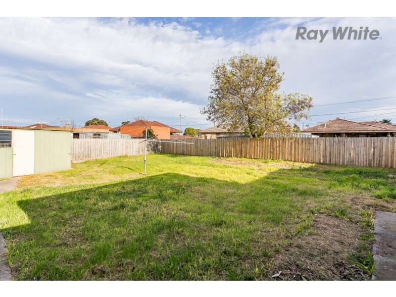 13 Clover Street, St Albans VIC 3021