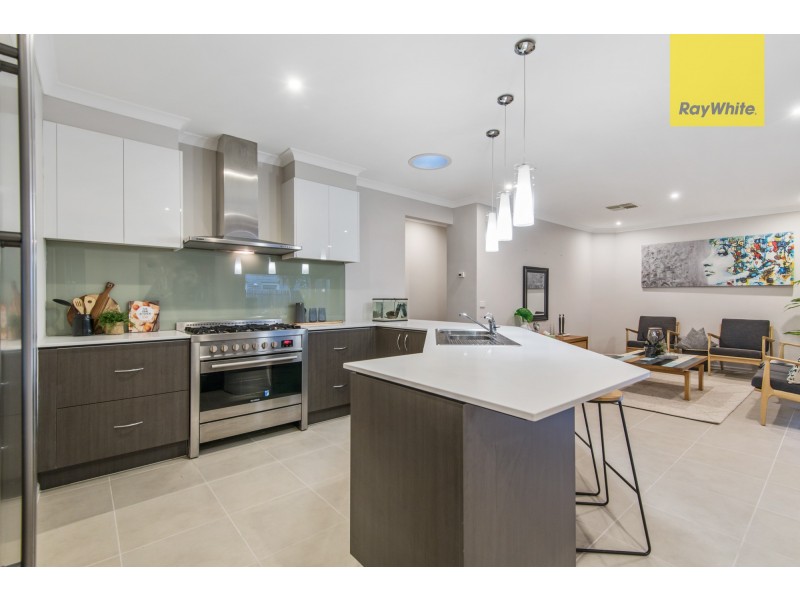 15 Alvis Close, Taylors Hill VIC 3037