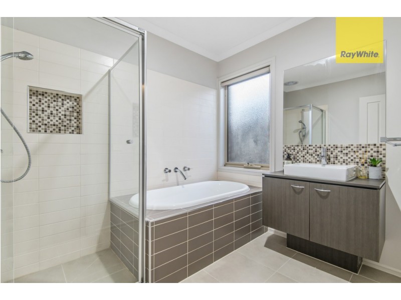 15 Alvis Close, Taylors Hill VIC 3037