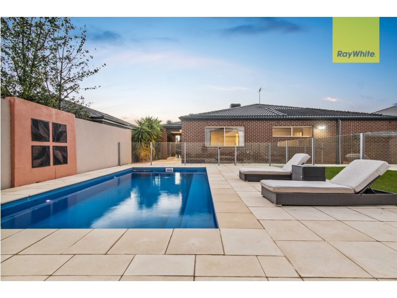 15 Alvis Close, Taylors Hill VIC 3037