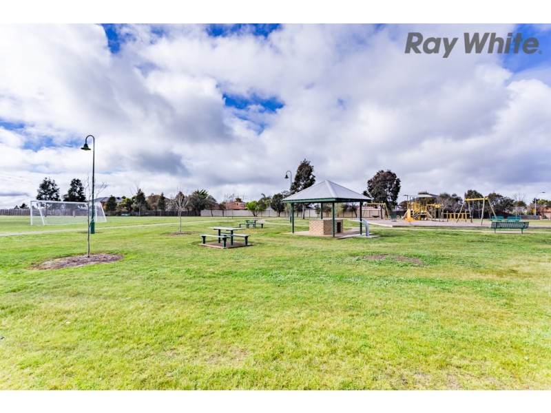 57 Tasman Crescent, Taylors Lakes VIC 3038