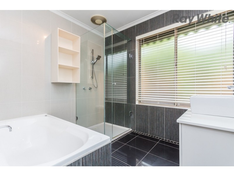 72 Lady Nelson Way, Taylors Lakes VIC 3038