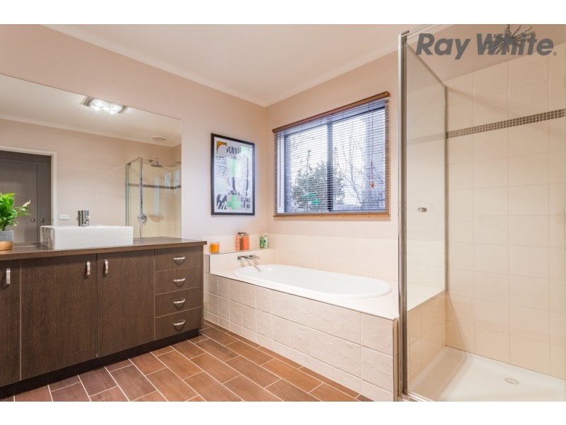 52 Barringo Way, Caroline Springs VIC 3023