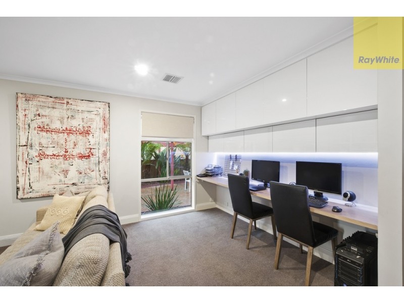 10 Corama Court, Sydenham VIC 3037