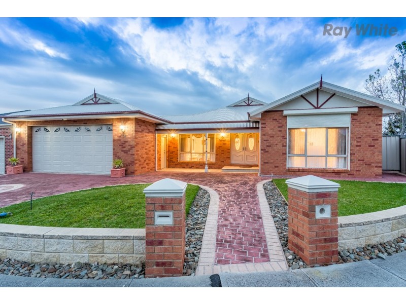 16 Montpellier Drive, Hillside VIC 3037