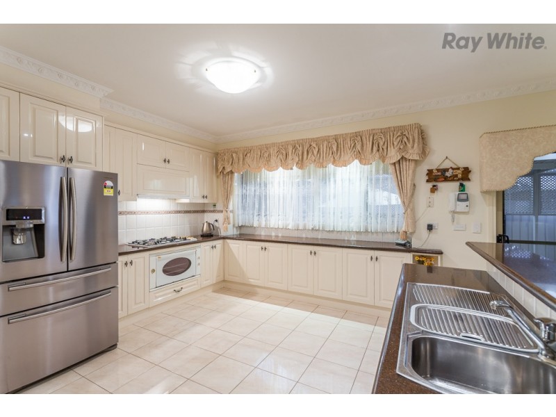 16 Montpellier Drive, Hillside VIC 3037