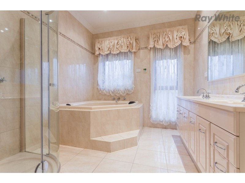 16 Montpellier Drive, Hillside VIC 3037