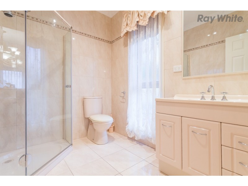 16 Montpellier Drive, Hillside VIC 3037