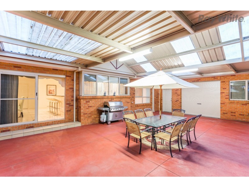 16 Montpellier Drive, Hillside VIC 3037