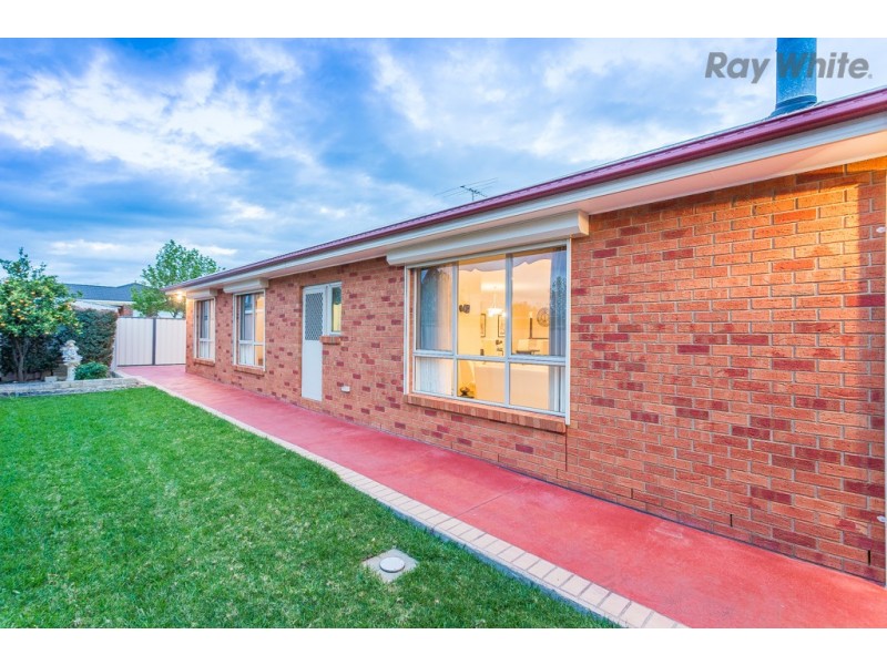 16 Montpellier Drive, Hillside VIC 3037