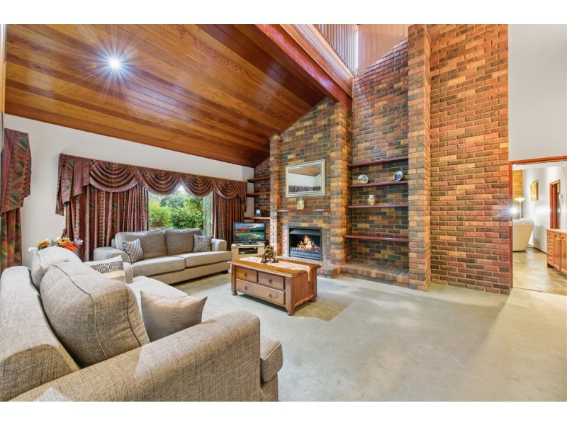 13 Constellation Court, Taylors Lakes VIC 3038