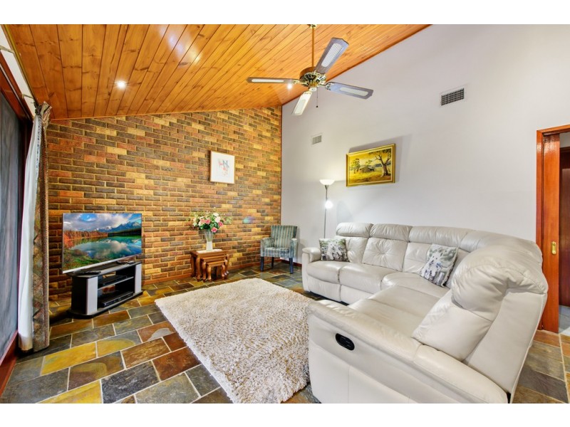 13 Constellation Court, Taylors Lakes VIC 3038