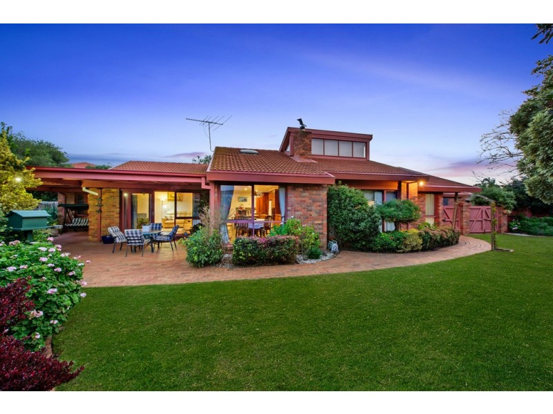 13 Constellation Court, Taylors Lakes VIC 3038