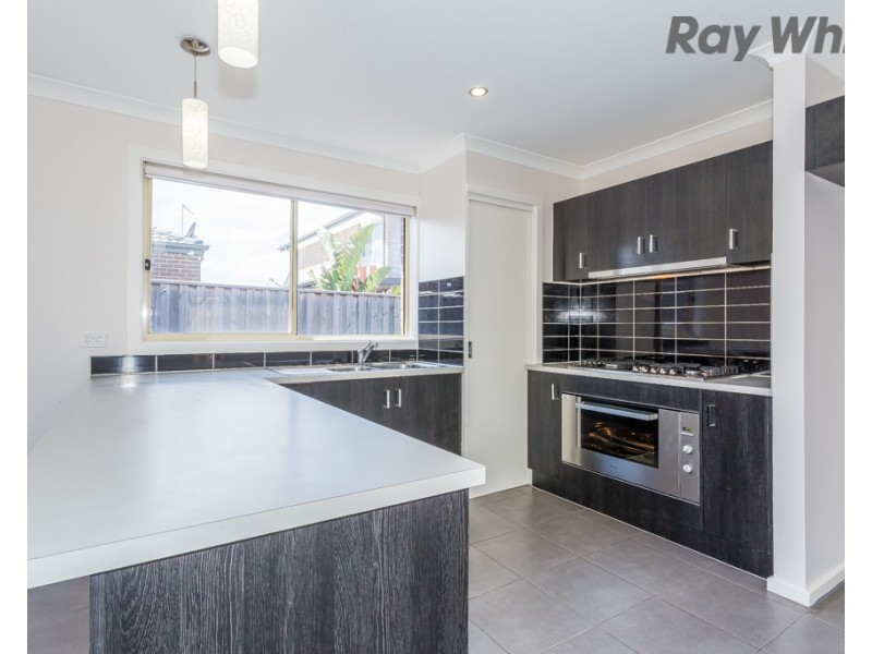 10 Sunningdale Drive, Hillside VIC 3037