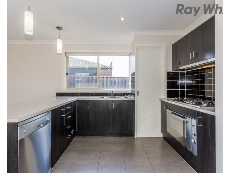 10 Sunningdale Drive, Hillside VIC 3037