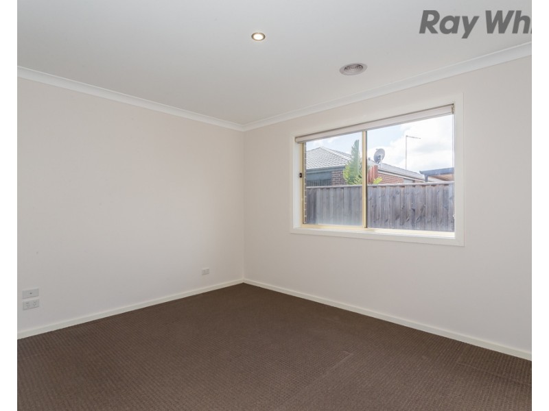 10 Sunningdale Drive, Hillside VIC 3037
