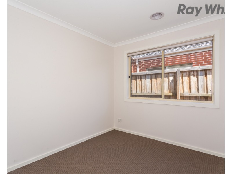 10 Sunningdale Drive, Hillside VIC 3037