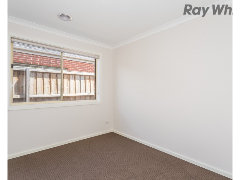 10 Sunningdale Drive, Hillside VIC 3037