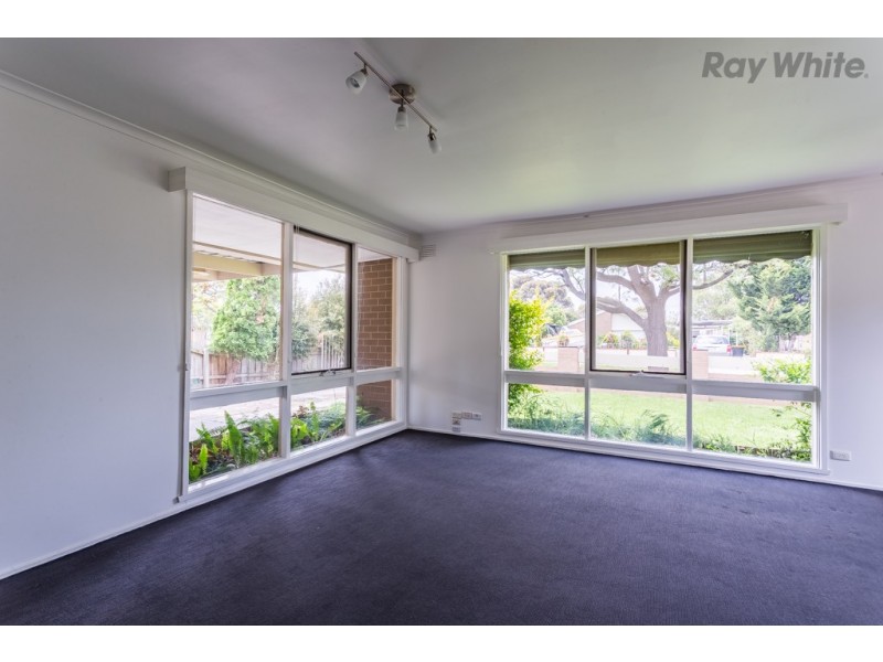 17 Camelot Drive, Albanvale VIC 3021