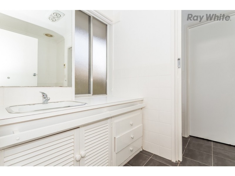 17 Camelot Drive, Albanvale VIC 3021