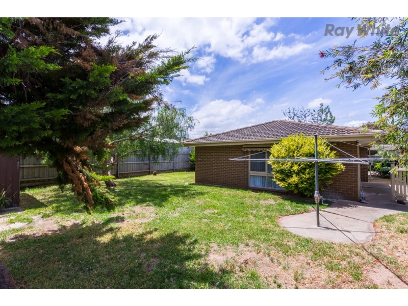 17 Camelot Drive, Albanvale VIC 3021