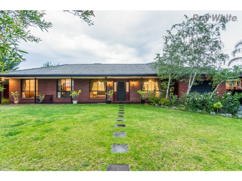 2 Oates Court, Taylors Lakes VIC 3038