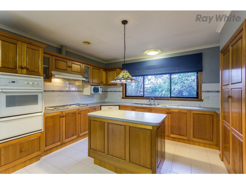2 Oates Court, Taylors Lakes VIC 3038