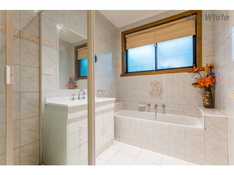 2 Oates Court, Taylors Lakes VIC 3038