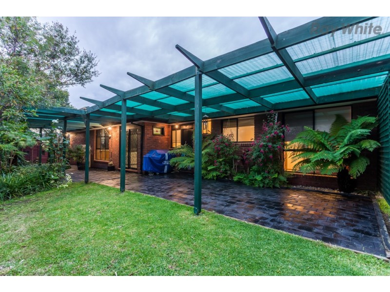 2 Oates Court, Taylors Lakes VIC 3038