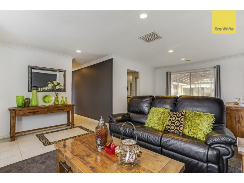 25 Kanmore Crescent, Hillside VIC 3037