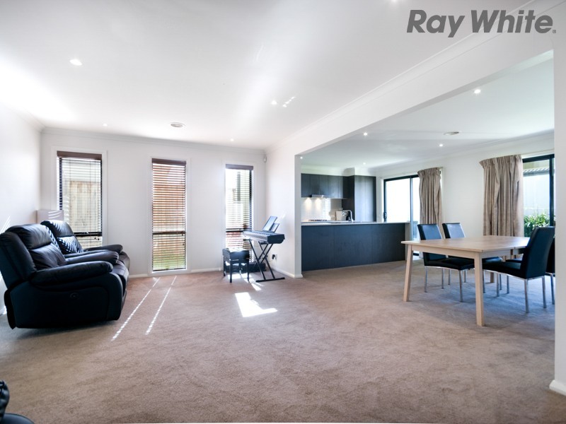 35 Belleville Close, Burnside Heights VIC 3023