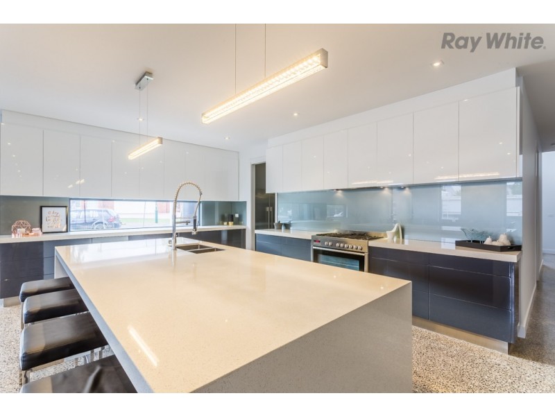 8 Wendover Crescent, Hillside VIC 3037