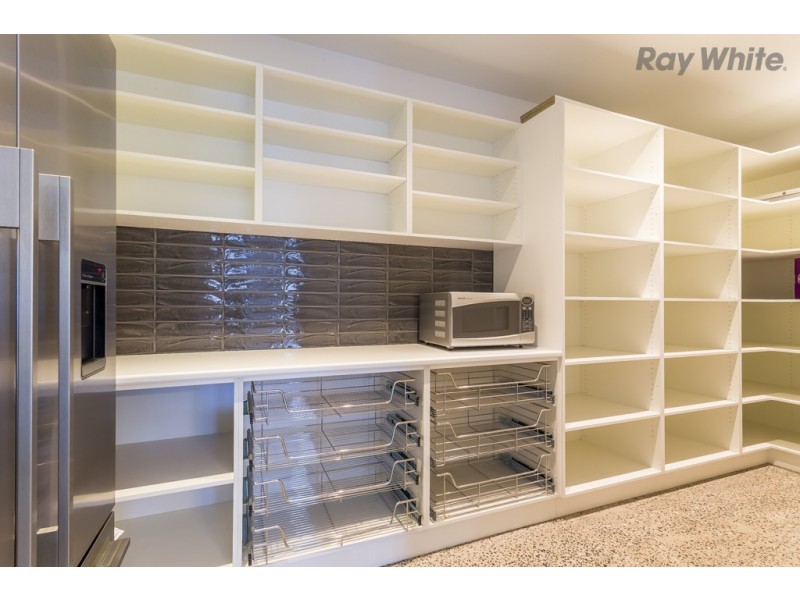 8 Wendover Crescent, Hillside VIC 3037