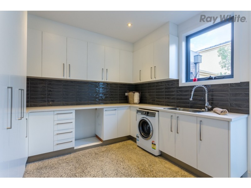 8 Wendover Crescent, Hillside VIC 3037