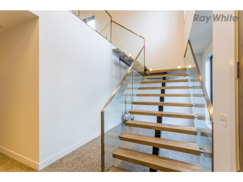 8 Wendover Crescent, Hillside VIC 3037