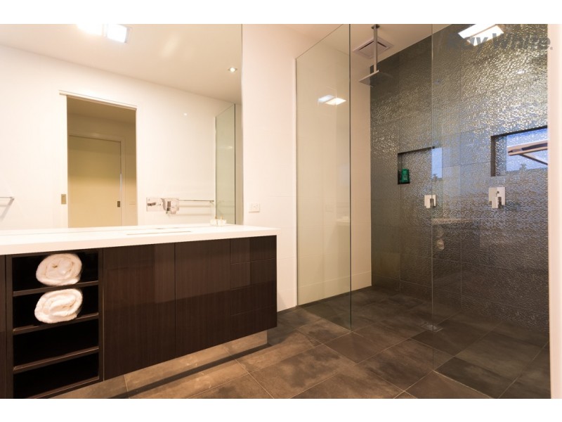 8 Wendover Crescent, Hillside VIC 3037