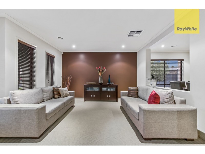 5 Vaucluse Blvd, Taylors Hill VIC 3037