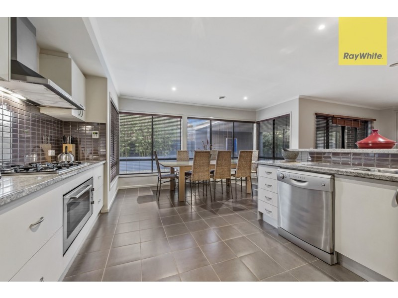 5 Vaucluse Blvd, Taylors Hill VIC 3037